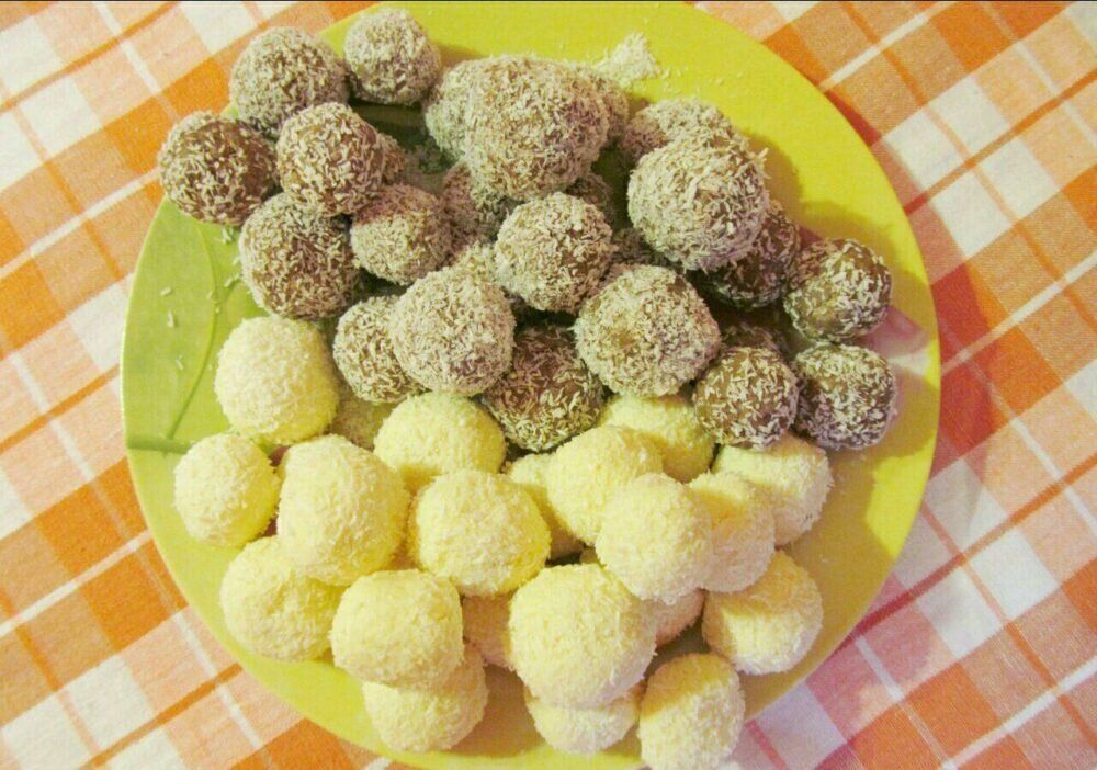 Кокосовые шарики – готовый десерт, покрытый кокосовой стружкой