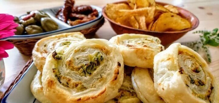 Слоеные вертушки с кабачком и сыром